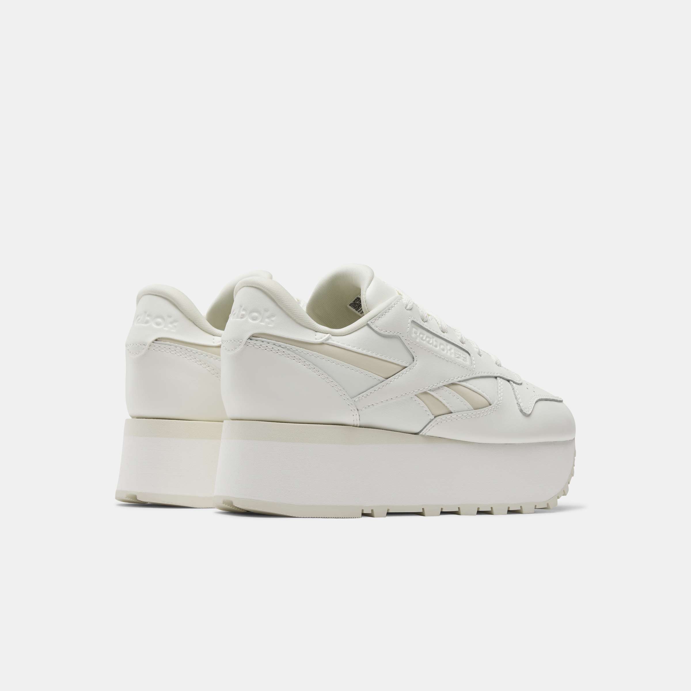 Lleva el estilo del running tradicional de Reebok a nuevas alturas con estos tenis con la plataforma más alta hasta el momento. image number 2