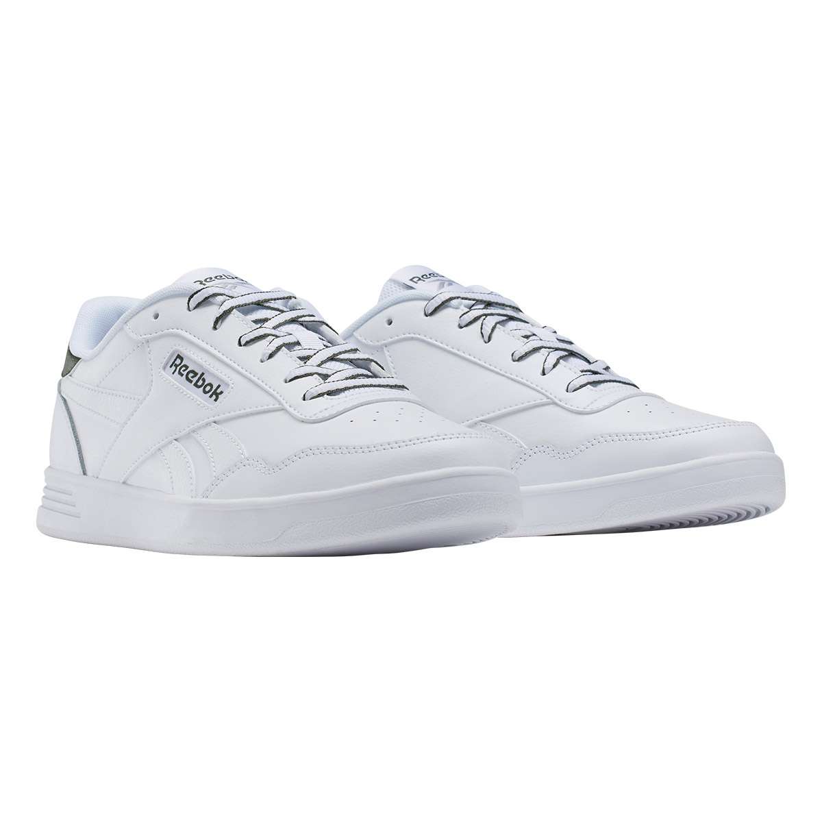 El estilo Reebok que te encanta en una silueta clásica de tenis vintage que se puede usar de manera elegante o informal. image number 2