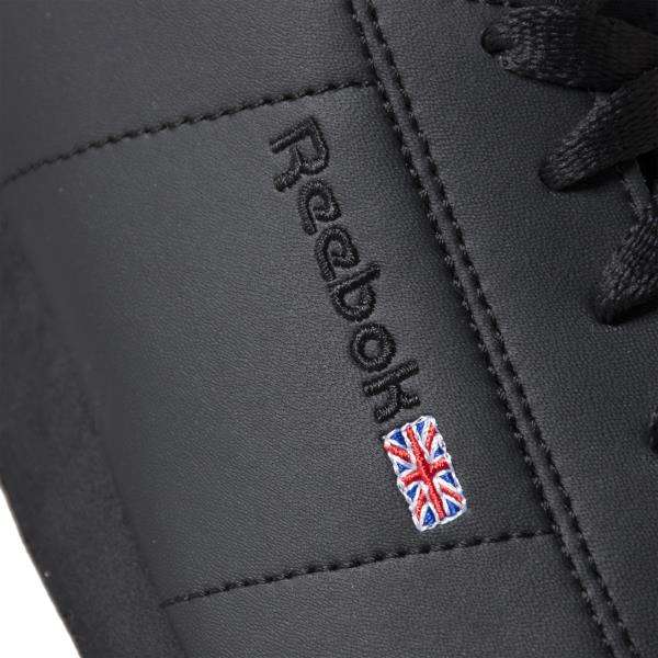 Esta versi&oacute;n relajada del cl&aacute;sico de 1985 tiene las mismas l&iacute;neas limpias y la misma suela dentada &uacute;nica que el original. image number 3