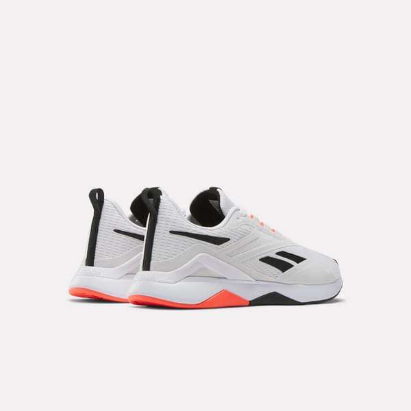 Tenis Nanoflex Tr 2 Perfectos para entrenamientos intensos, con una parte superior de malla transpirable, un clip en el talón para estabilidad y más.