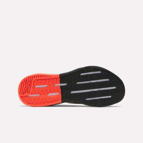 Perfectos para entrenamientos intensos, con una parte superior de malla transpirable, un clip en el talón para estabilidad y más. image number 4