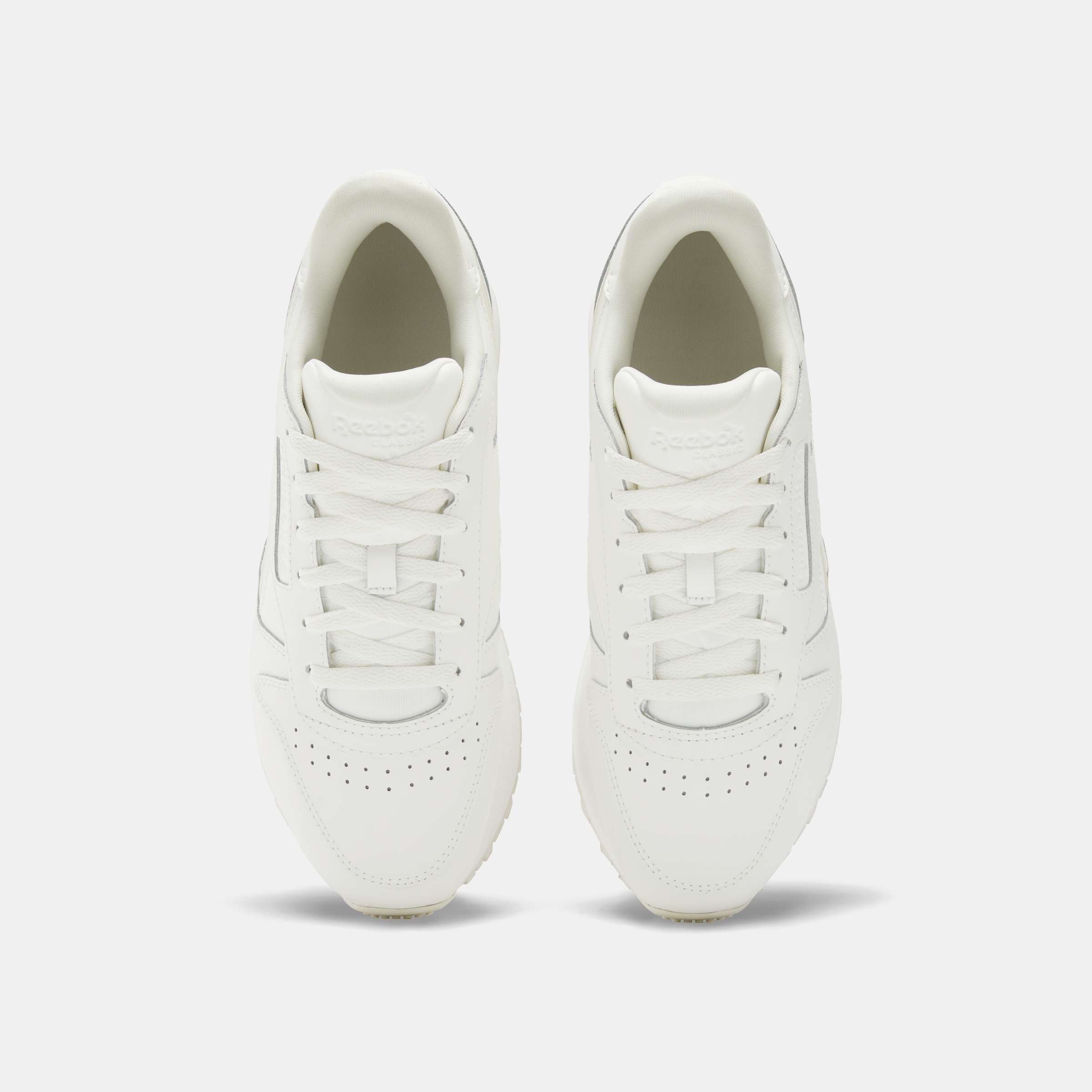Lleva el estilo del running tradicional de Reebok a nuevas alturas con estos tenis con la plataforma más alta hasta el momento. image number 3