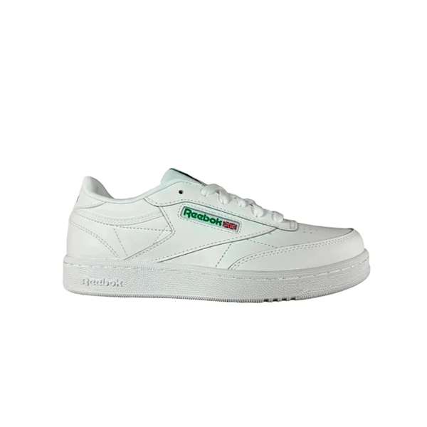 Tenis Club C Combina un estilo skate con un diseño audaz y colores neutros, lo que los hace versátiles y fáciles de combinar con cualquier atuendo.