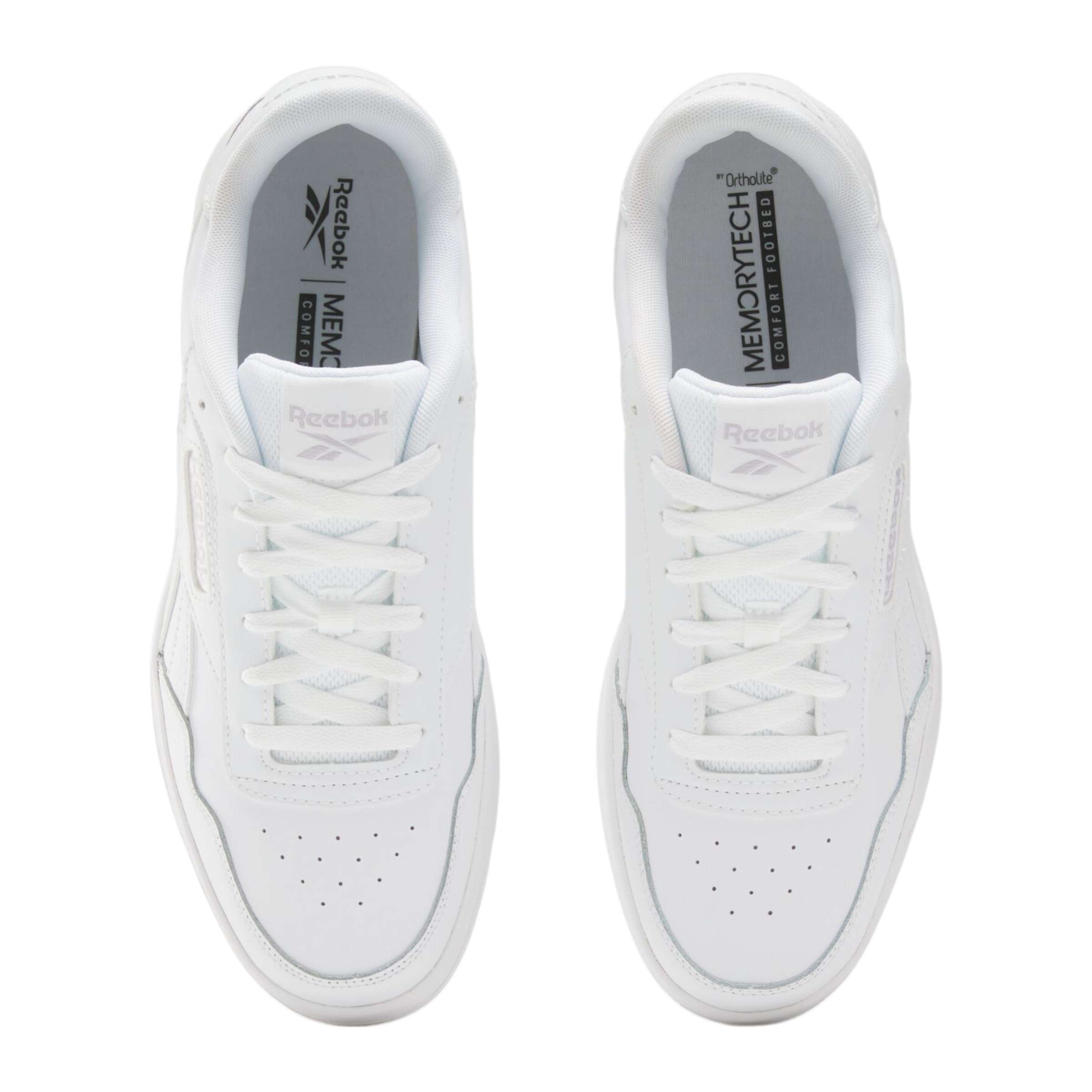 El estilo Reebok que te encanta en una silueta cl&aacute;sica de tenis vintage que se puede usar de manera elegante o informal.