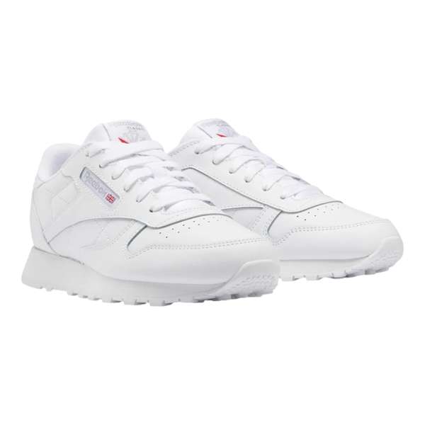 Tenis Classic Leather Un homenaje al estilo Reebok de principios del siglo XX. Estos tenis tienen un aire retro que combina a la perfección con tu vida moderna.
