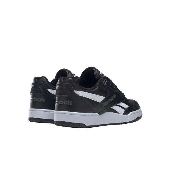 Siéntete como si hubieras encontrado un par de tenis Reebok antiguos en el sótano de alguien. Esa es la vibra de tus próximos BB 4000 II. image number 1