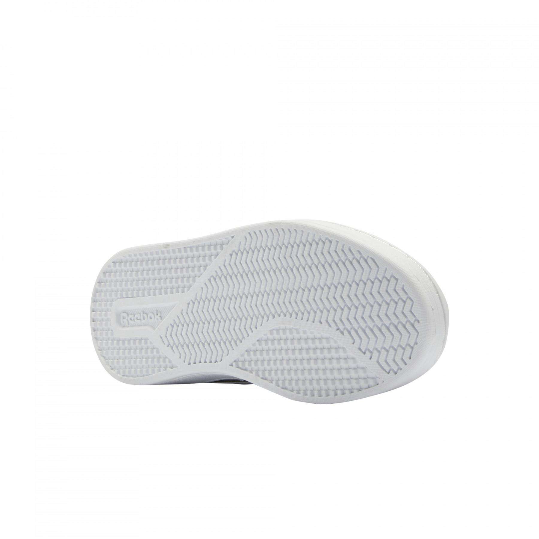 Estos tenis para niños mantienen su estilo en el patio de recreo, una silueta inspirada en la cancha. image number 5