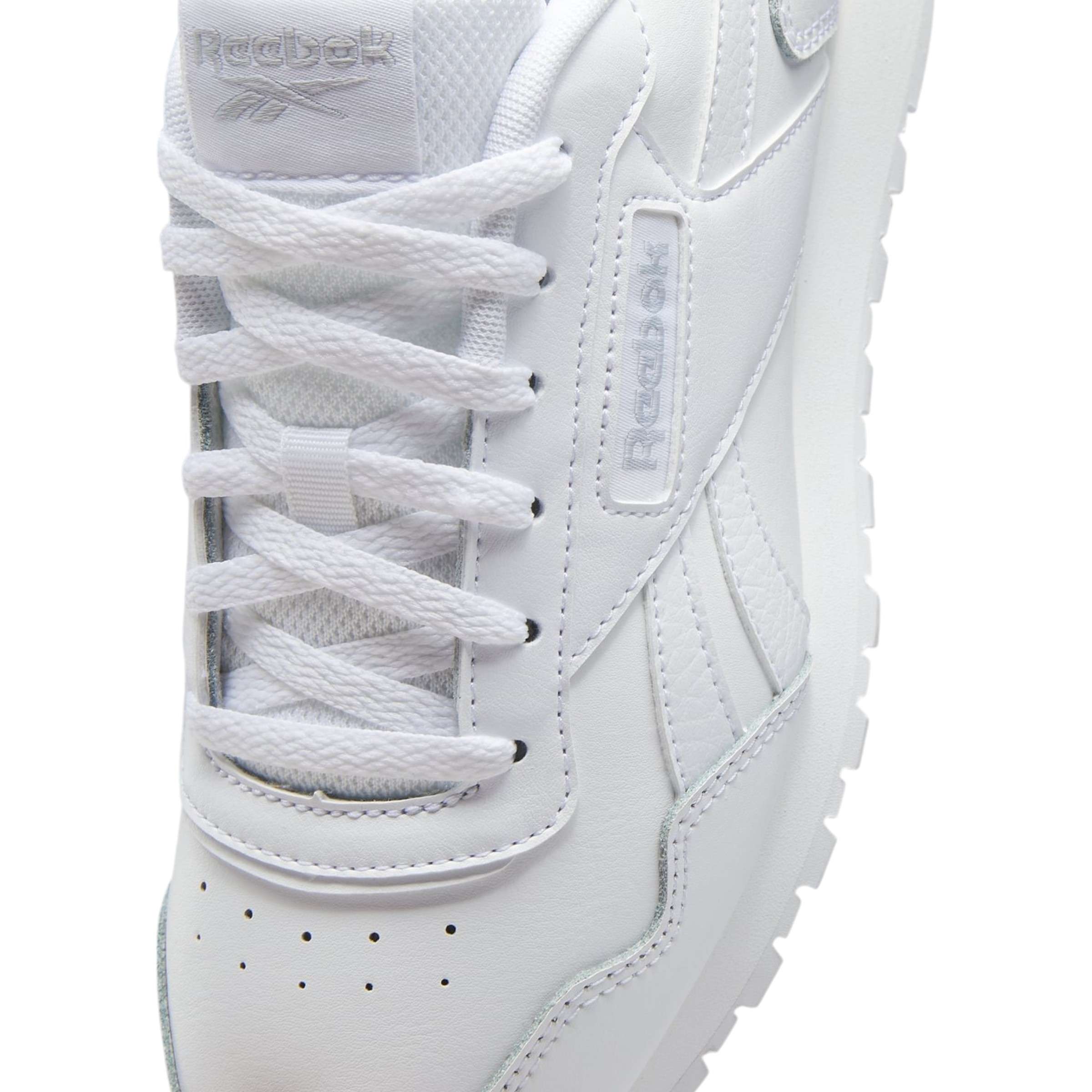 La comodidad es clave con una plantilla lujosa y una entresuela acolchada. Luce un dise&ntilde;o limpio y minimalista. image number 7