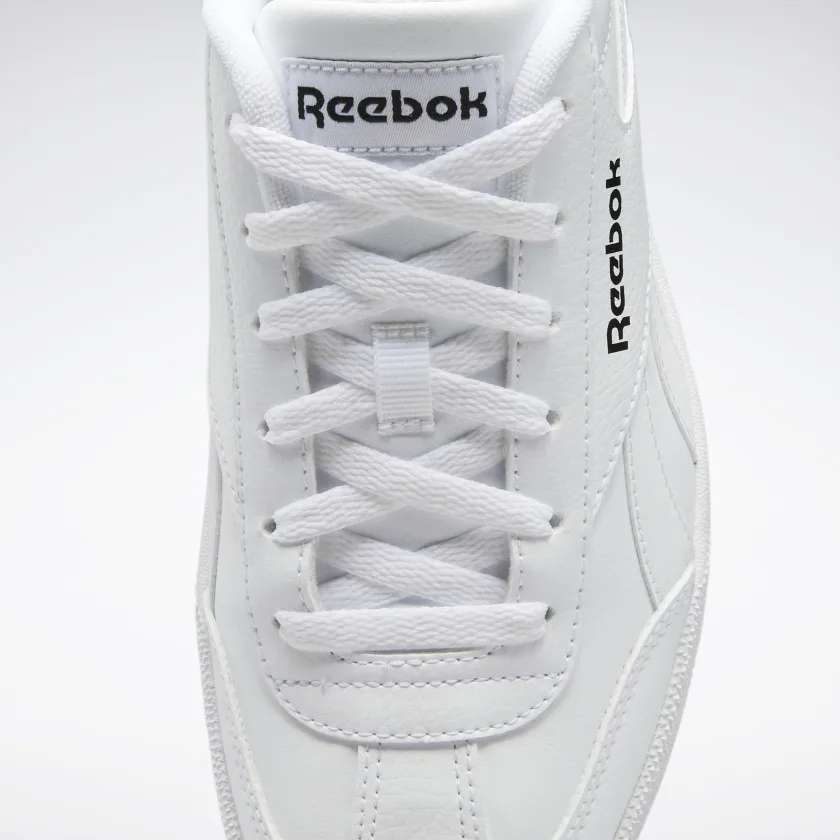 Una solueta icónica, nítida, limpia y totalmente Reebok. Átate estos tenis y combínalos con casi cualquier cosa. image number 5