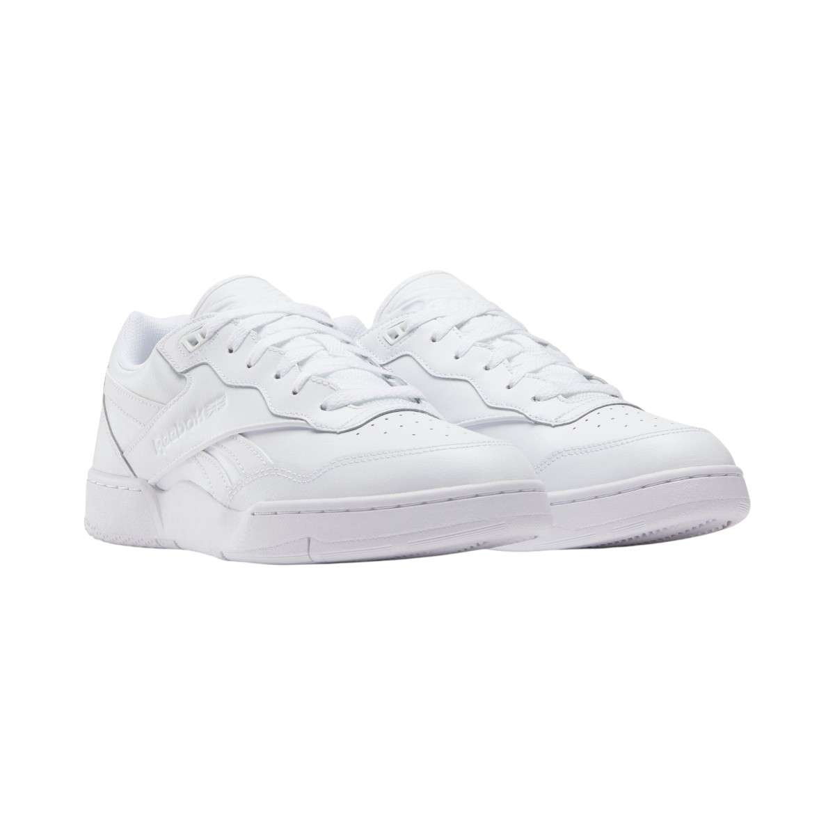 Siéntete como si hubieras encontrado un par de tenis Reebok antiguos en el sótano de alguien. Esa es la vibra de tus próximos BB 4000 II.