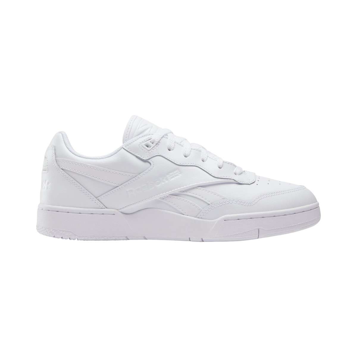 Siéntete como si hubieras encontrado un par de tenis Reebok antiguos en el sótano de alguien. Esa es la vibra de tus próximos BB 4000 II.