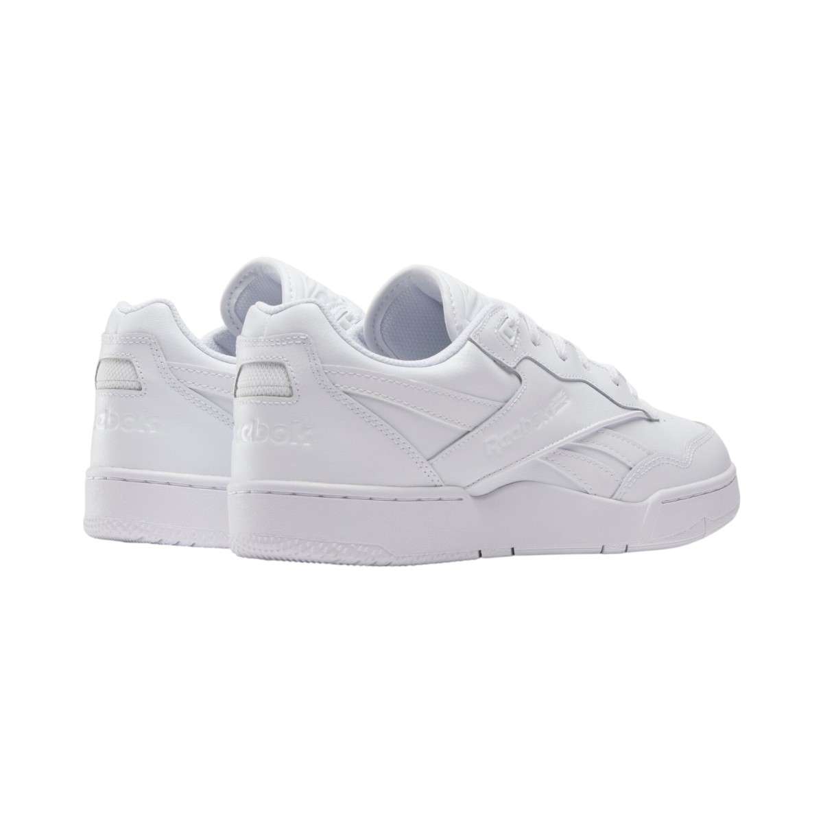 Siéntete como si hubieras encontrado un par de tenis Reebok antiguos en el sótano de alguien. Esa es la vibra de tus próximos BB 4000 II.