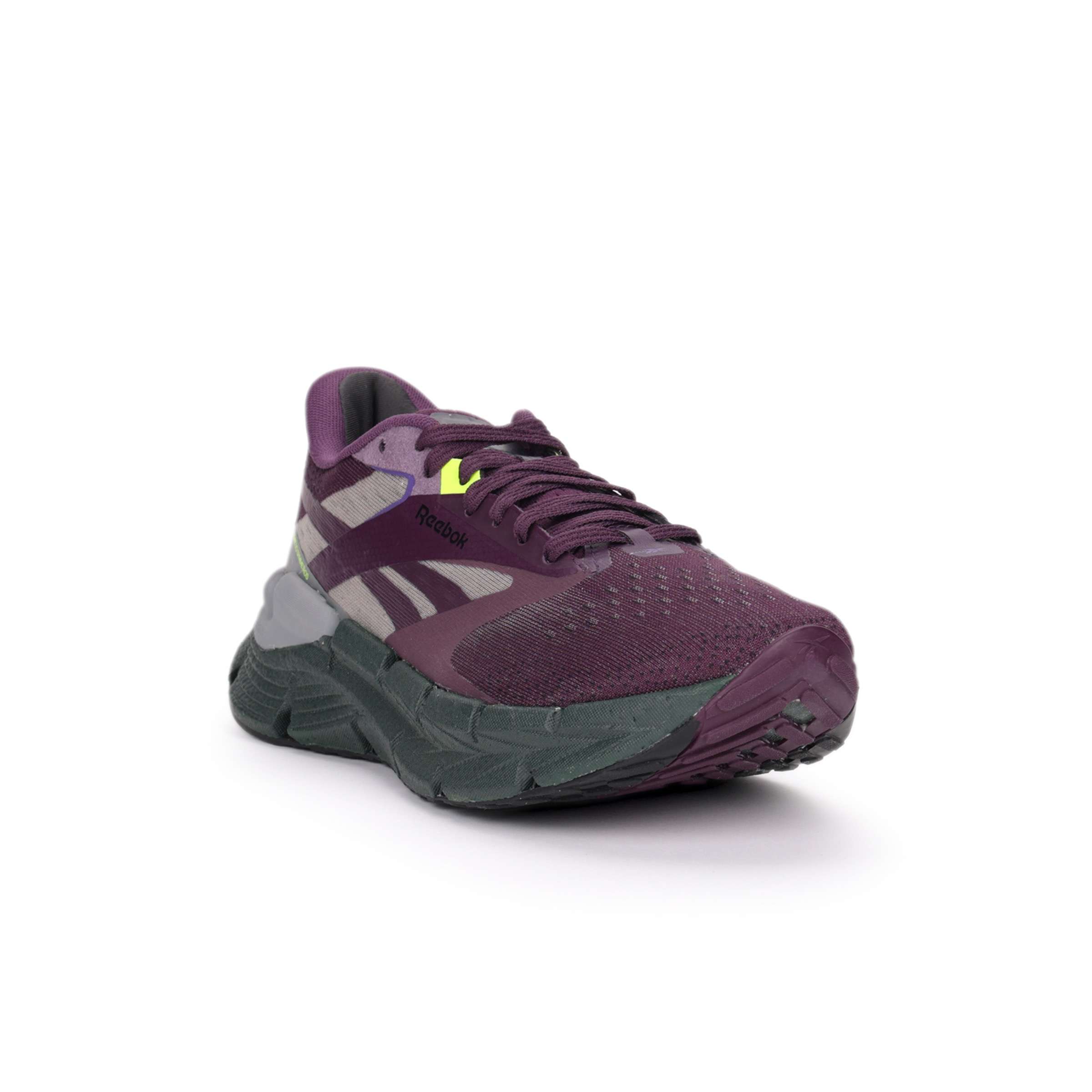 Los tenis Floatzig Symmetros Reebok con espuma Floatride Energy Foam que proporciona ligereza y retorno de energía.