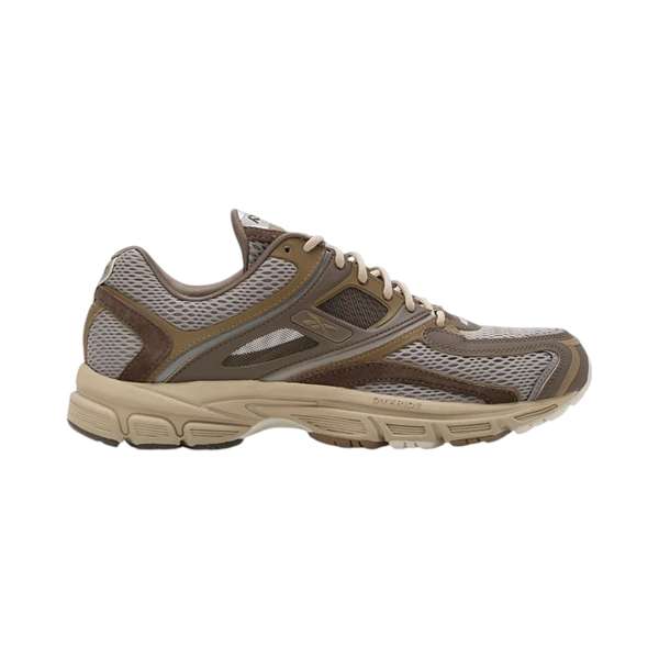 Tenis Premier Trinity KFS Los tenis Premier Trinity KFS incorporan un sistema de ajuste cinético que proporciona soporte y flexibilidad.