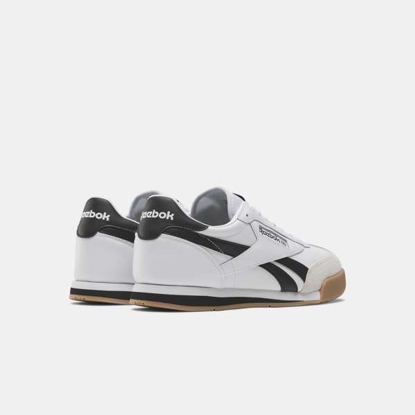 Tenis Campio XT Inspirados en el fútbol vintage de los años 90, combinan una silueta elegante y colores clásicos con una puntera de gamuza y goma.