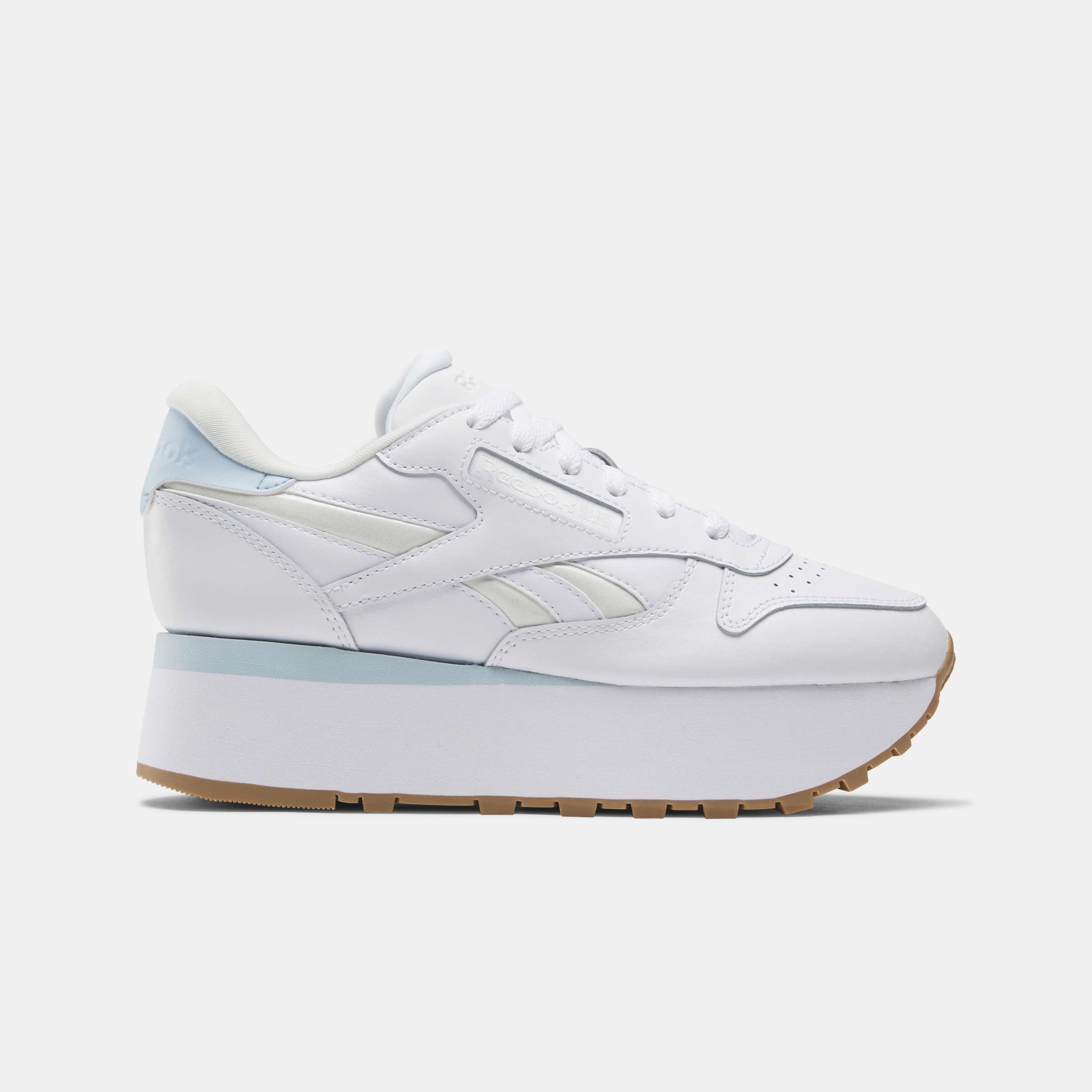 Lleva el estilo del running tradicional de Reebok a nuevas alturas con estos tenis con la plataforma más alta hasta el momento. image number 0