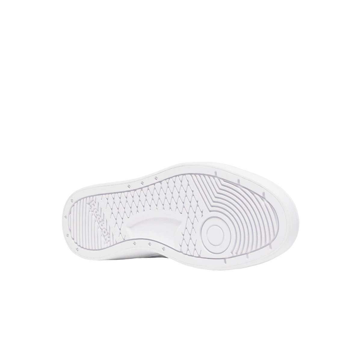 El estilo Reebok que te encanta en una silueta cl&aacute;sica de tenis vintage que se puede usar de manera elegante o informal. image number 3