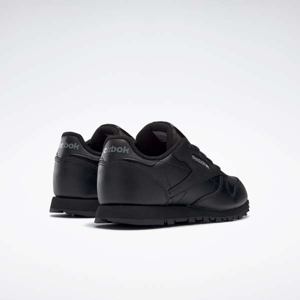Tenis Classic Leather Un homenaje al estilo Reebok de principios del siglo XX. Estos tenis tienen un aire retro que combina a la perfección con tu vida moderna.