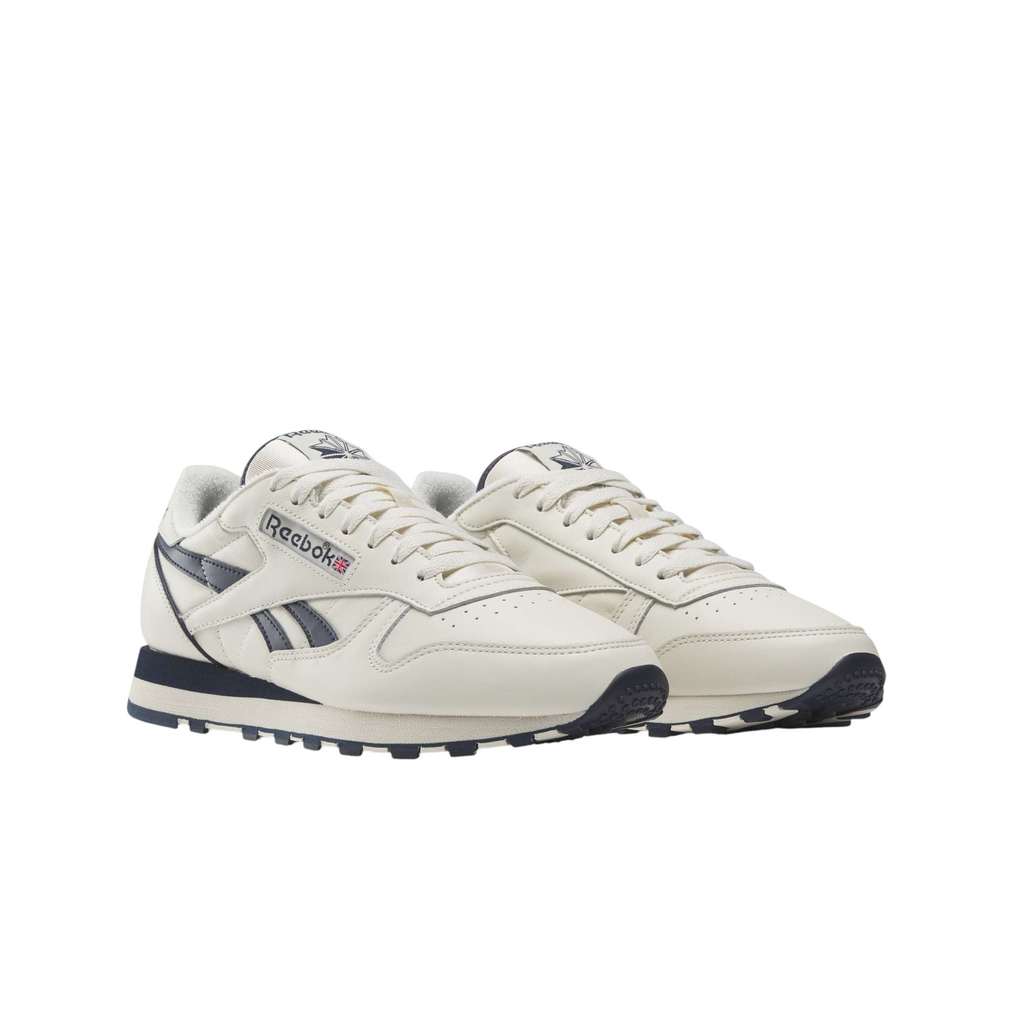 Hemos recreado con precisión estos tenis de cuero Reebok Classic de la vieja escuela solo para ti, descubre todos sus detalles.