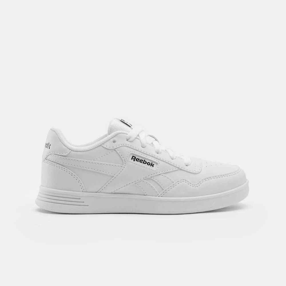 El estilo Reebok que te encanta en una silueta clásica de tenis vintage que se puede usar de manera elegante o informal.