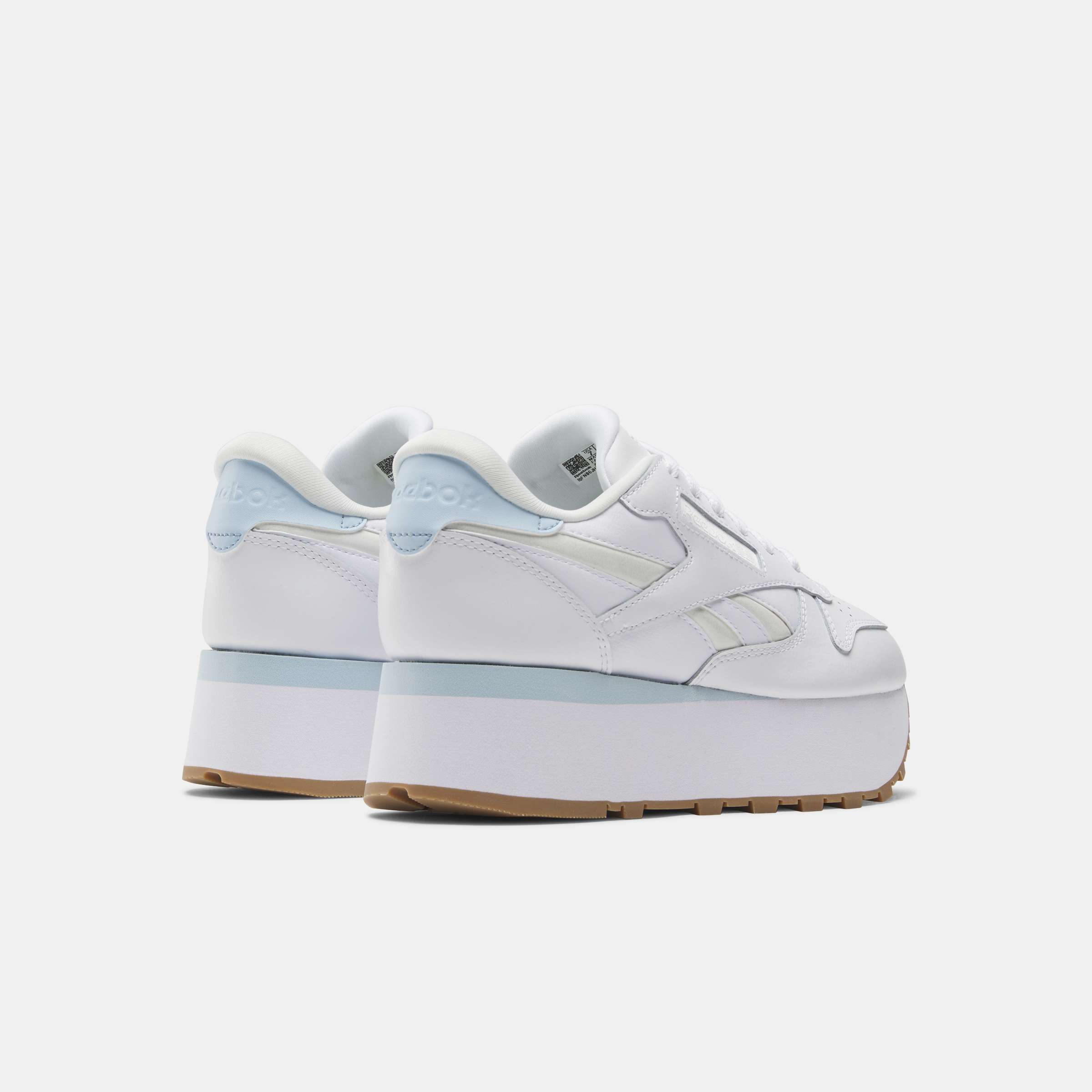 Lleva el estilo del running tradicional de Reebok a nuevas alturas con estos tenis con la plataforma más alta hasta el momento. image number 2