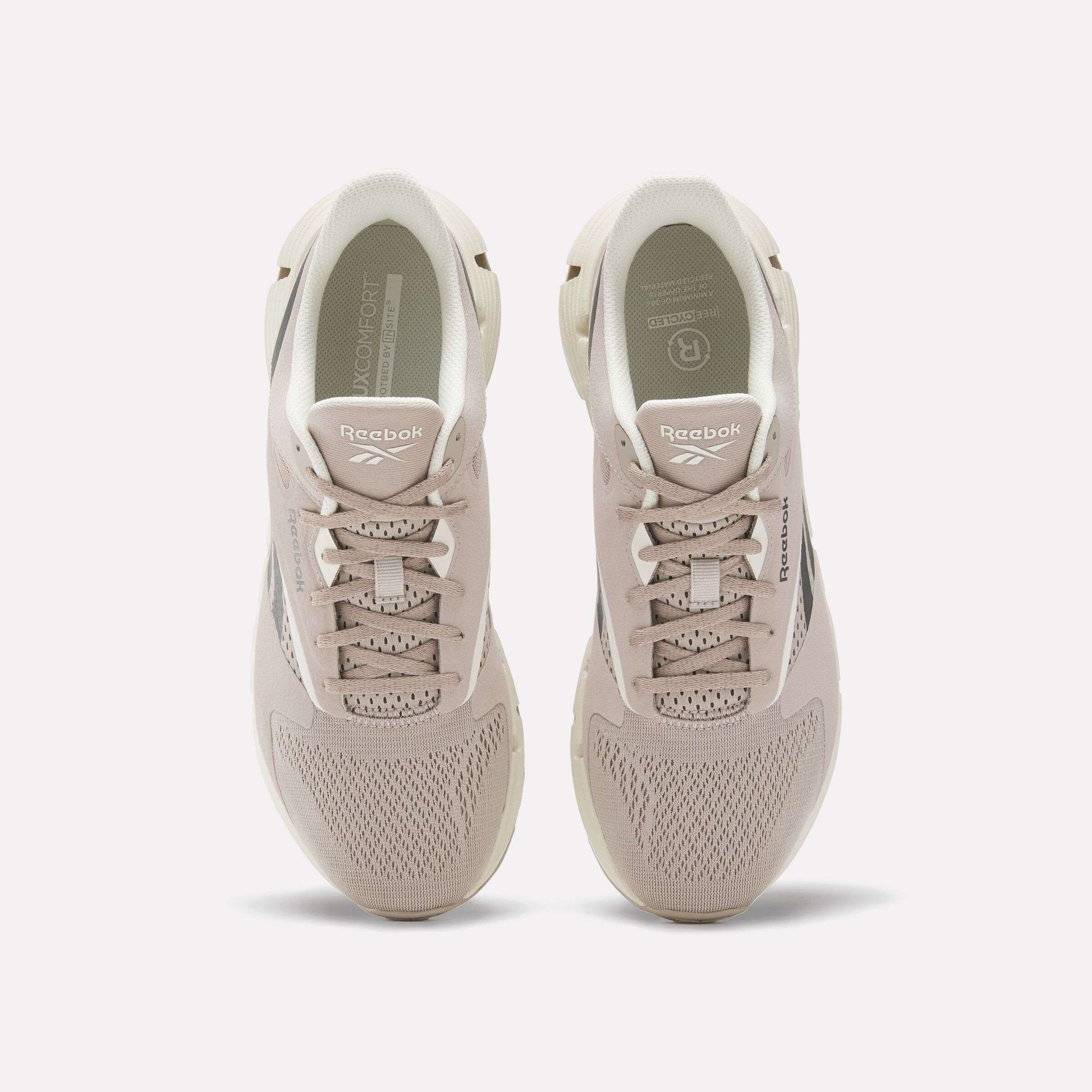 No te conformes con tenis aburridos; elige los tenis con la icónica entresuela Reebok Zig ofrecen un diseño robusto que realzará tu estilo. image number 3