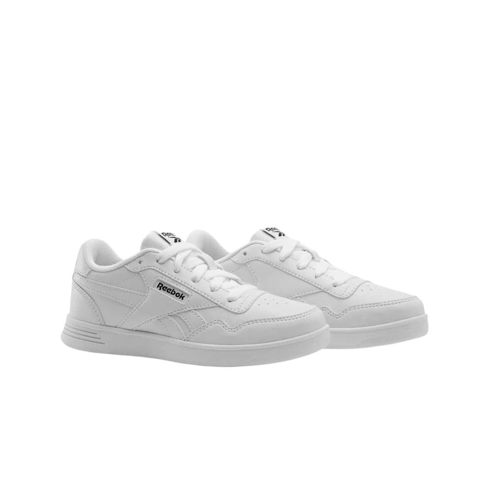 El estilo Reebok que te encanta en una silueta cl&aacute;sica de tenis vintage que se puede usar de manera elegante o informal.