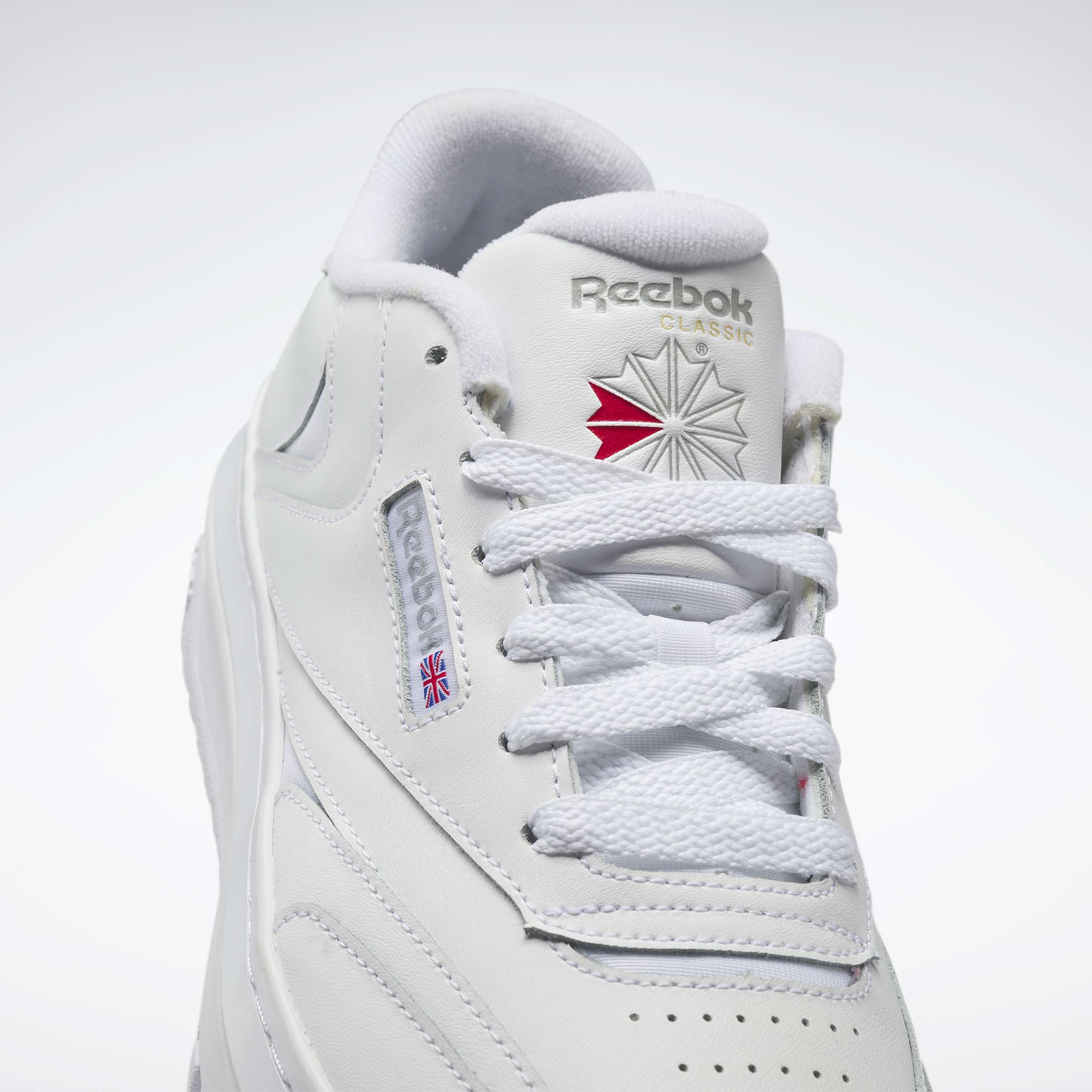 Ser súper extra es algo bueno. Estos zapatos Club C Extra lo demuestran. Una entresuela de plataforma exagerada te brinda un punto de vista elevado. image number 8