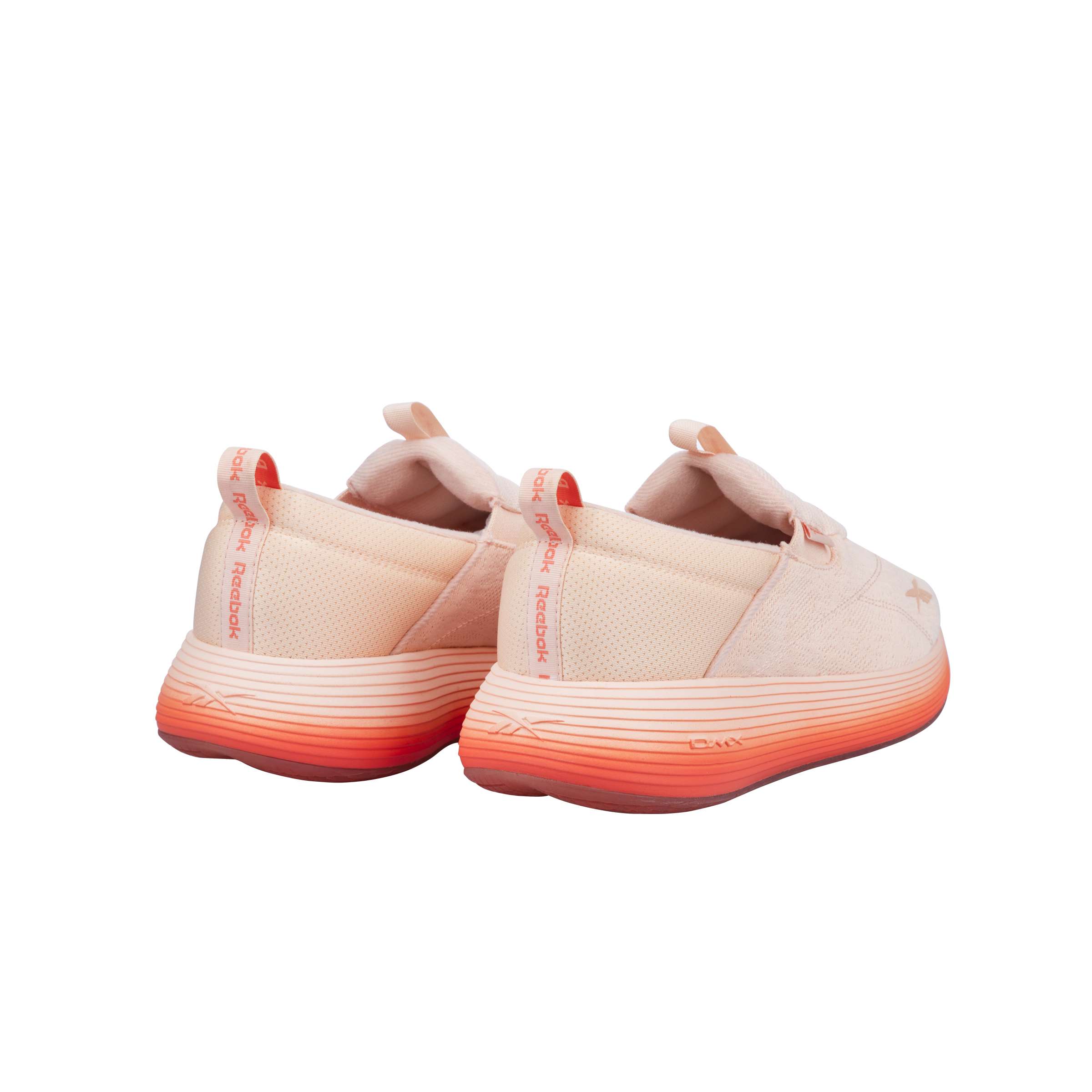 Prueba los DMX Comfort con una entresuela DMXAir que mueve el aire en cada paso y un diseño elegante que facilita su combinación.