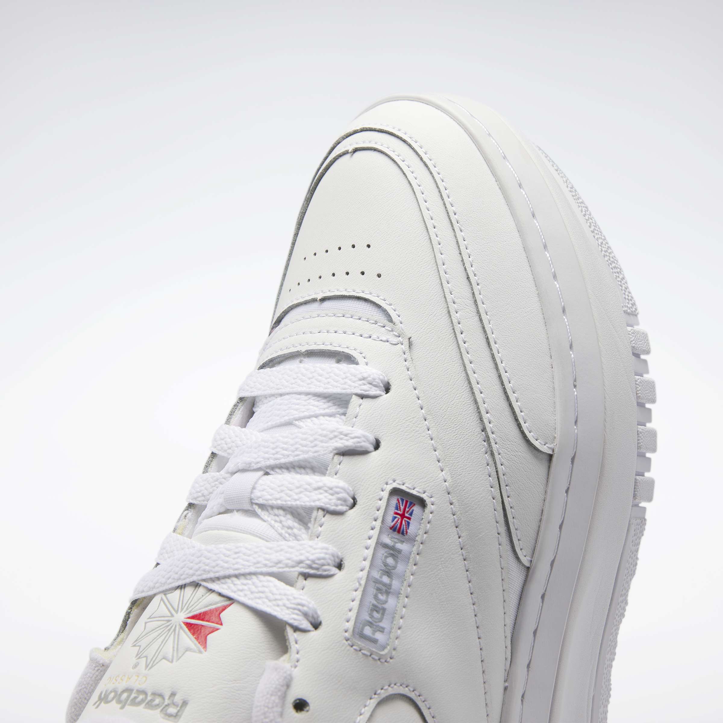 Ser súper extra es algo bueno. Estos zapatos Club C Extra lo demuestran. Una entresuela de plataforma exagerada te brinda un punto de vista elevado. image number 11