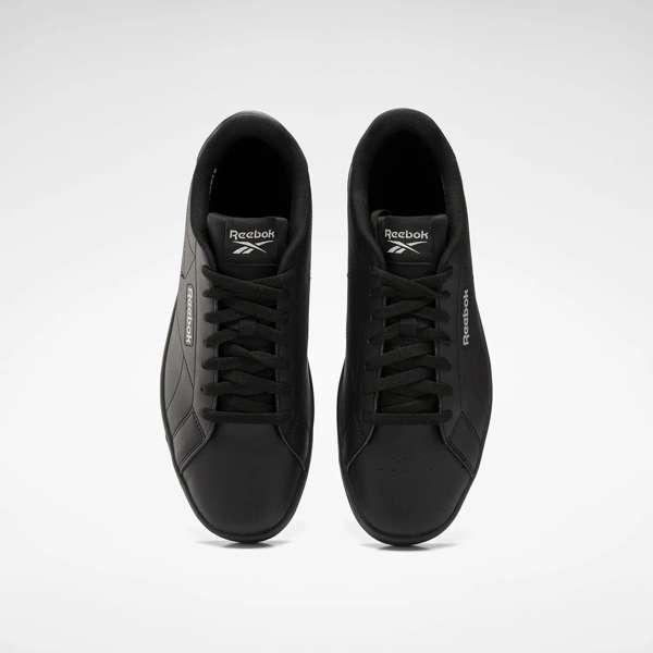 Diseño minimalista inspirado en los modelos clásicos de tenis, una silueta low adornada con costuras que forman el logo. image number 4