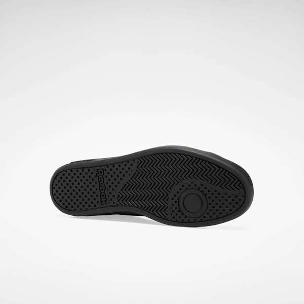 Diseño minimalista inspirado en los modelos clásicos de tenis, una silueta low adornada con costuras que forman el logo. image number 3