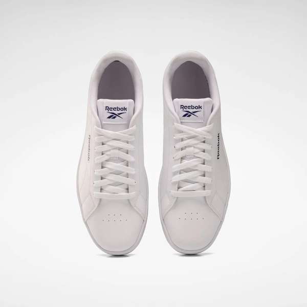 Diseño minimalista inspirado en los modelos clásicos de tenis, una silueta low adornada con costuras que forman el logo. image number 4