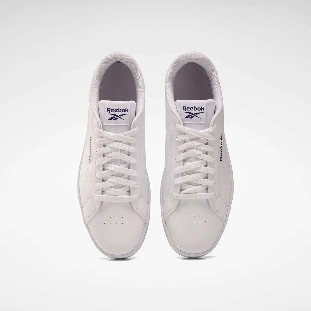 Diseño minimalista inspirado en los modelos clásicos de tenis, una silueta low adornada con costuras que forman el logo. image number 4