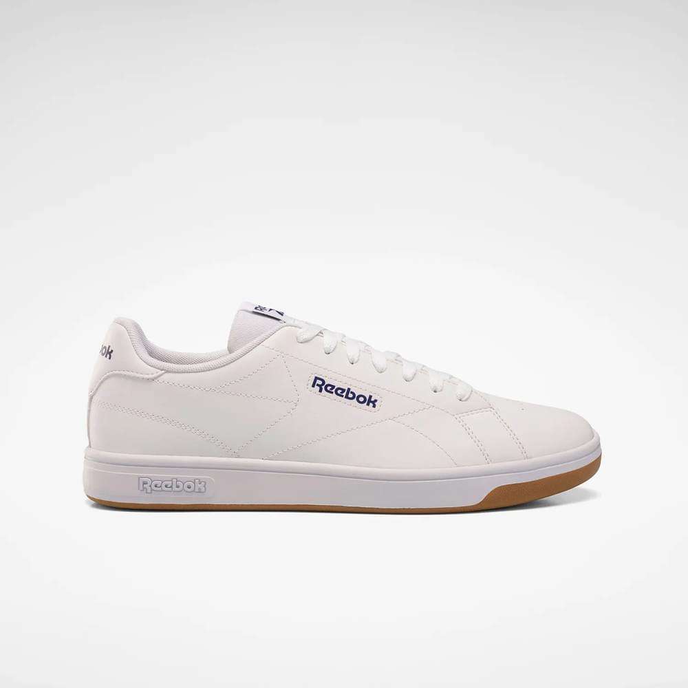 Diseño minimalista inspirado en los modelos clásicos de tenis, una silueta low adornada con costuras que forman el logo. image number 0