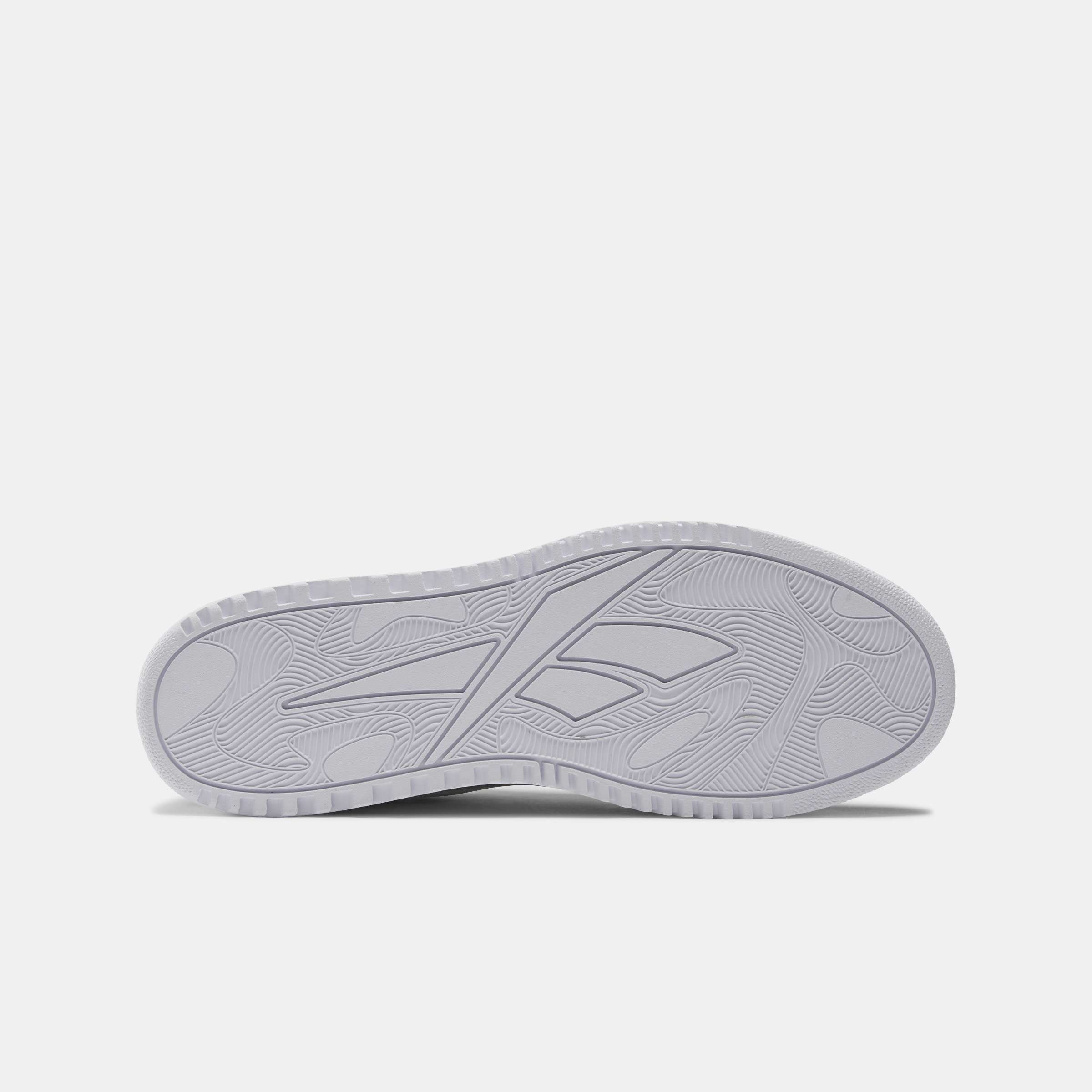 Inspirados en el legado de Reebok de los años 90, reinventan un estilo clásico de baloncesto con una parte superior de cuero suave. image number 4