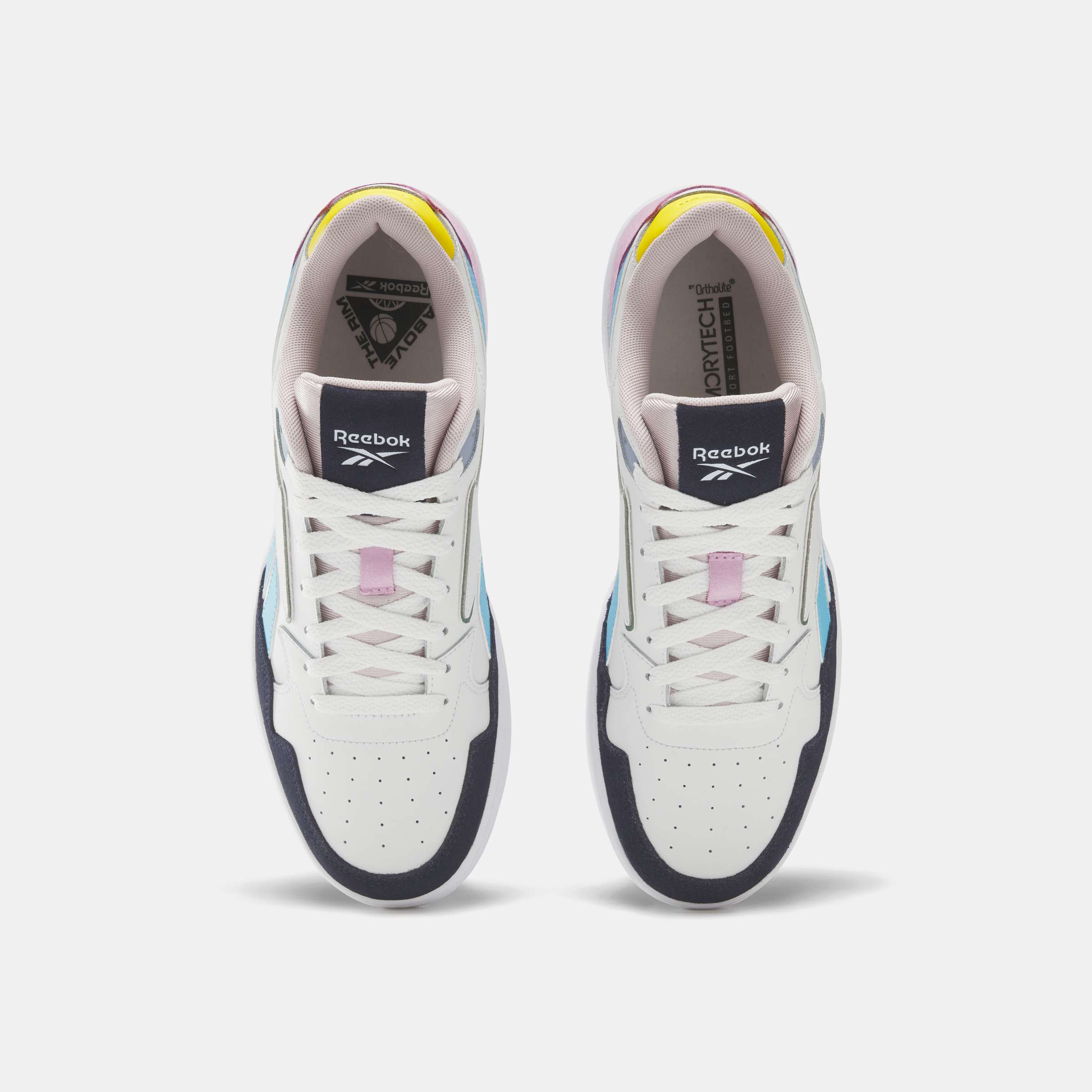 Inspirados en el legado de Reebok de los años 90, reinventan un estilo clásico de baloncesto con una parte superior de cuero suave. image number 3