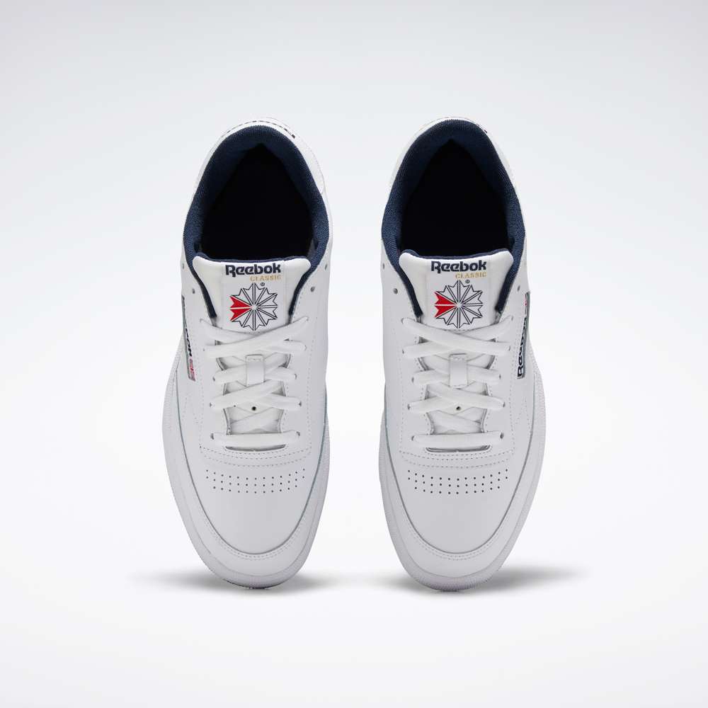 Un estilo sencillo significa que estos tenis de cuero flexible combinan con todo. Porque a veces no tienes que decir nada para hacer una declaración. image number 4