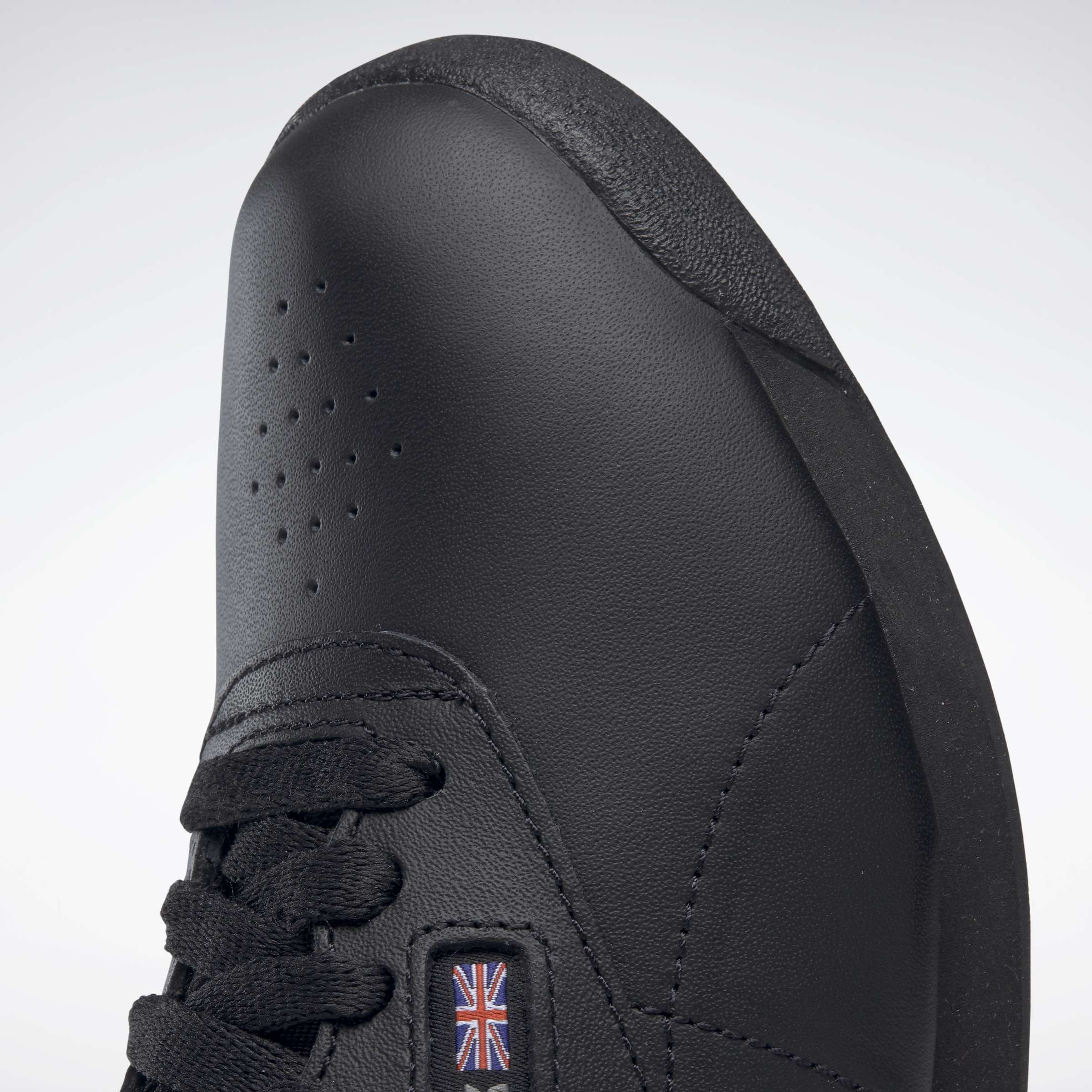 A la última, en tendencia y de moda: descubre nuestra popular silueta Freestyle Hi en colores atemporales. image number 8