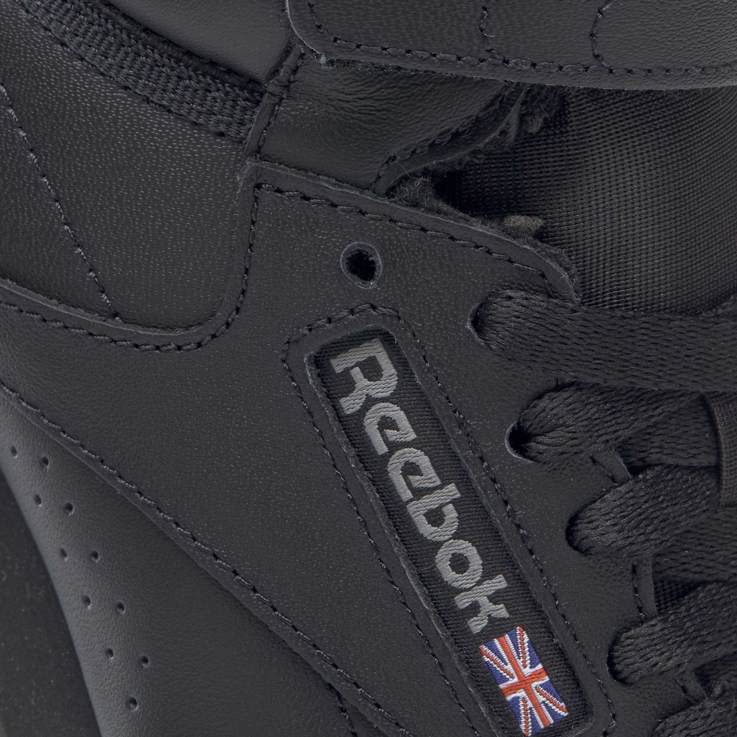 A la última, en tendencia y de moda: descubre nuestra popular silueta Freestyle Hi en colores atemporales. image number 9