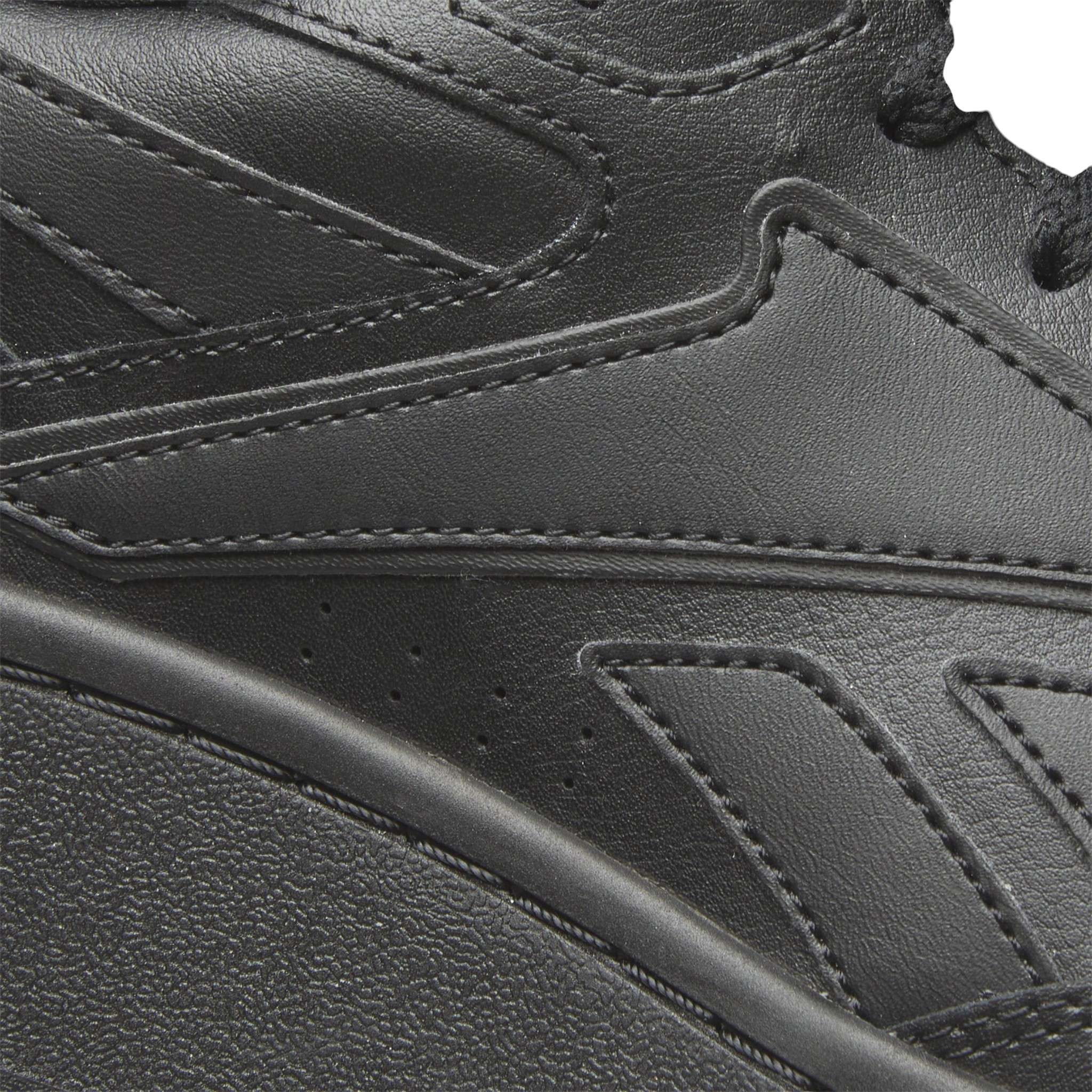 Inspirados en el legado de Reebok de los a&ntilde;os 90, reinventan un estilo cl&aacute;sico de baloncesto con una parte superior de cuero suave. image number 8