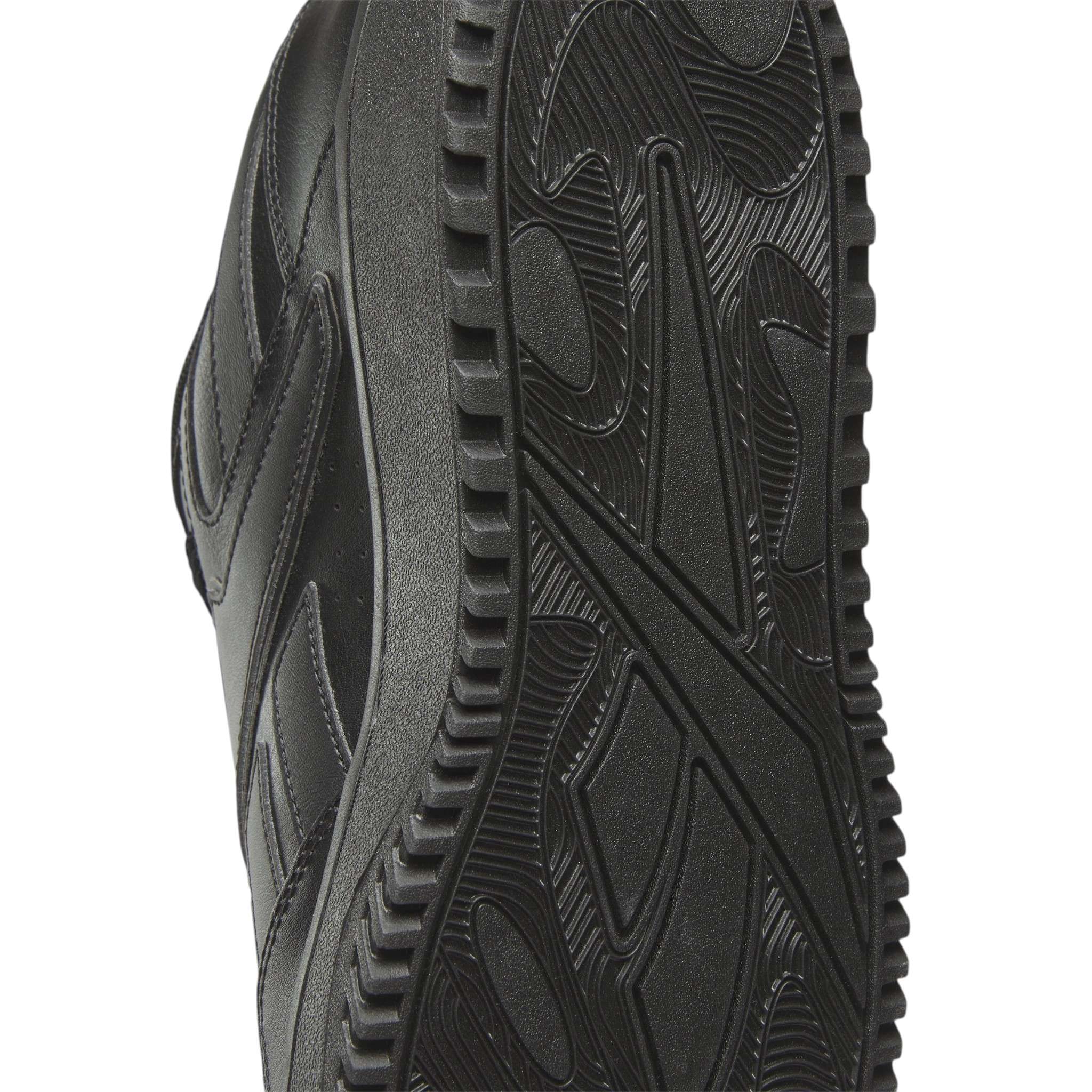 Inspirados en el legado de Reebok de los a&ntilde;os 90, reinventan un estilo cl&aacute;sico de baloncesto con una parte superior de cuero suave. image number 5