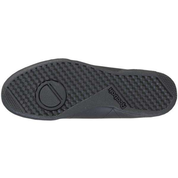 Esta versi&oacute;n relajada del cl&aacute;sico de 1985 tiene las mismas l&iacute;neas limpias y la misma suela dentada &uacute;nica que el original. image number 7