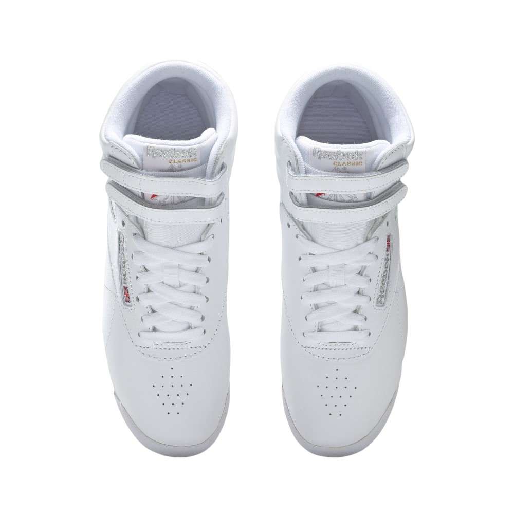 A la última, en tendencia y de moda: descubre nuestra popular silueta Freestyle Hi en colores atemporales. image number 4