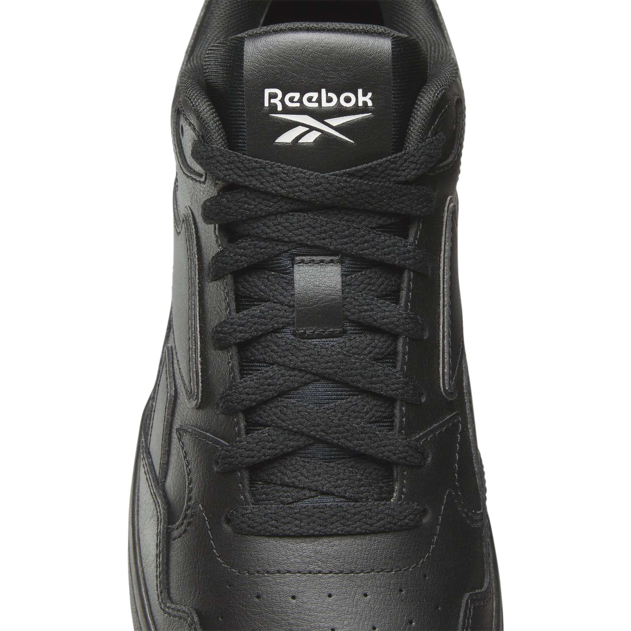 Inspirados en el legado de Reebok de los a&ntilde;os 90, reinventan un estilo cl&aacute;sico de baloncesto con una parte superior de cuero suave. image number 7