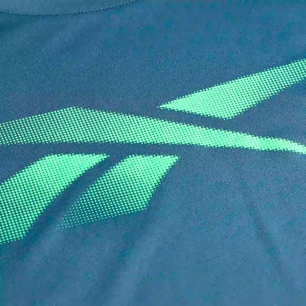 Playera de running manga larga con puntos Vector image number 3