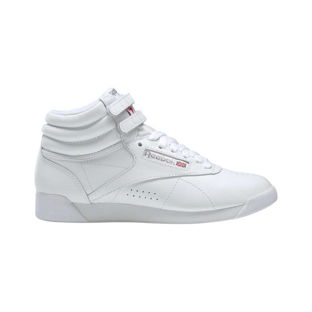 A la última, en tendencia y de moda: descubre nuestra popular silueta Freestyle Hi en colores atemporales.