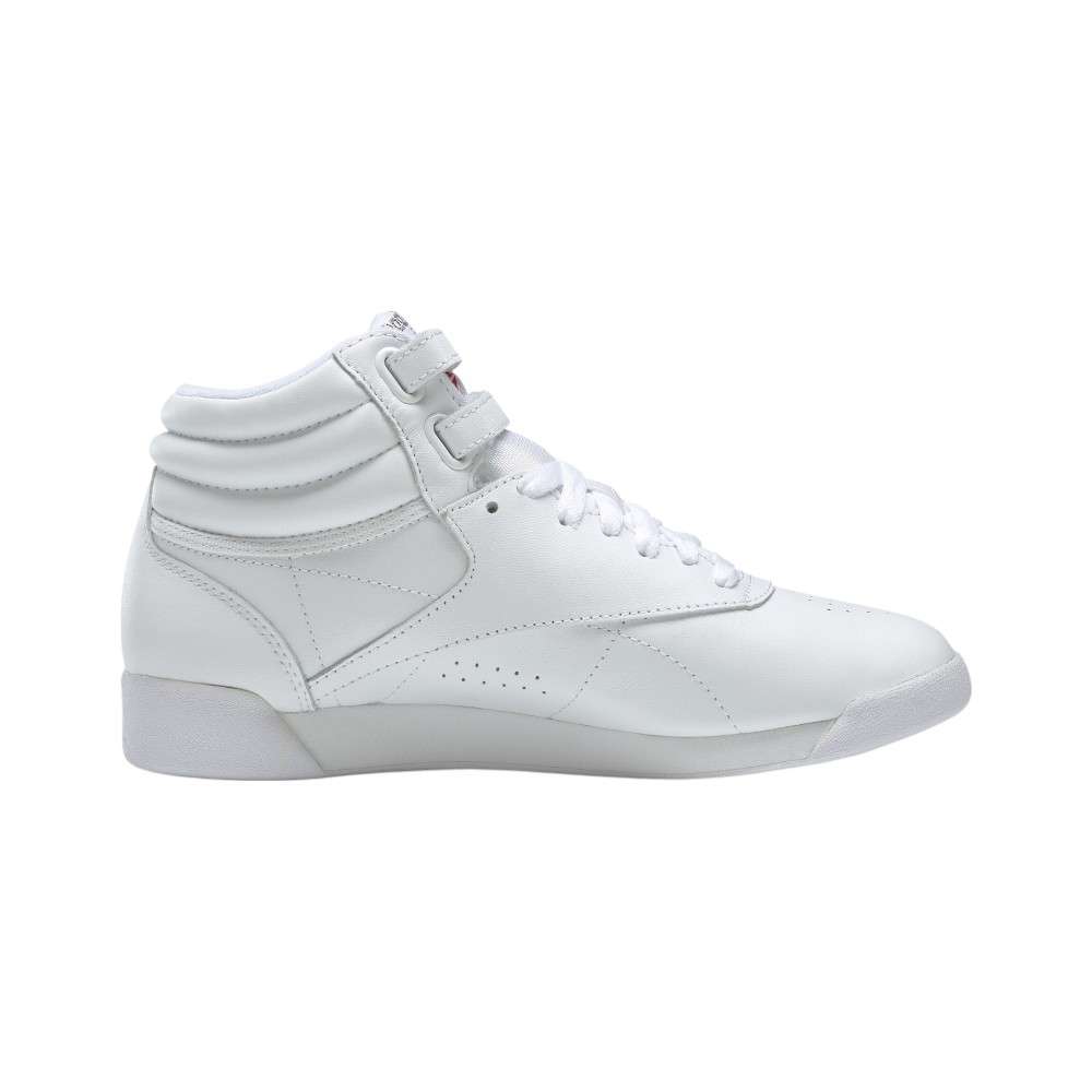 A la última, en tendencia y de moda: descubre nuestra popular silueta Freestyle Hi en colores atemporales. image number 8