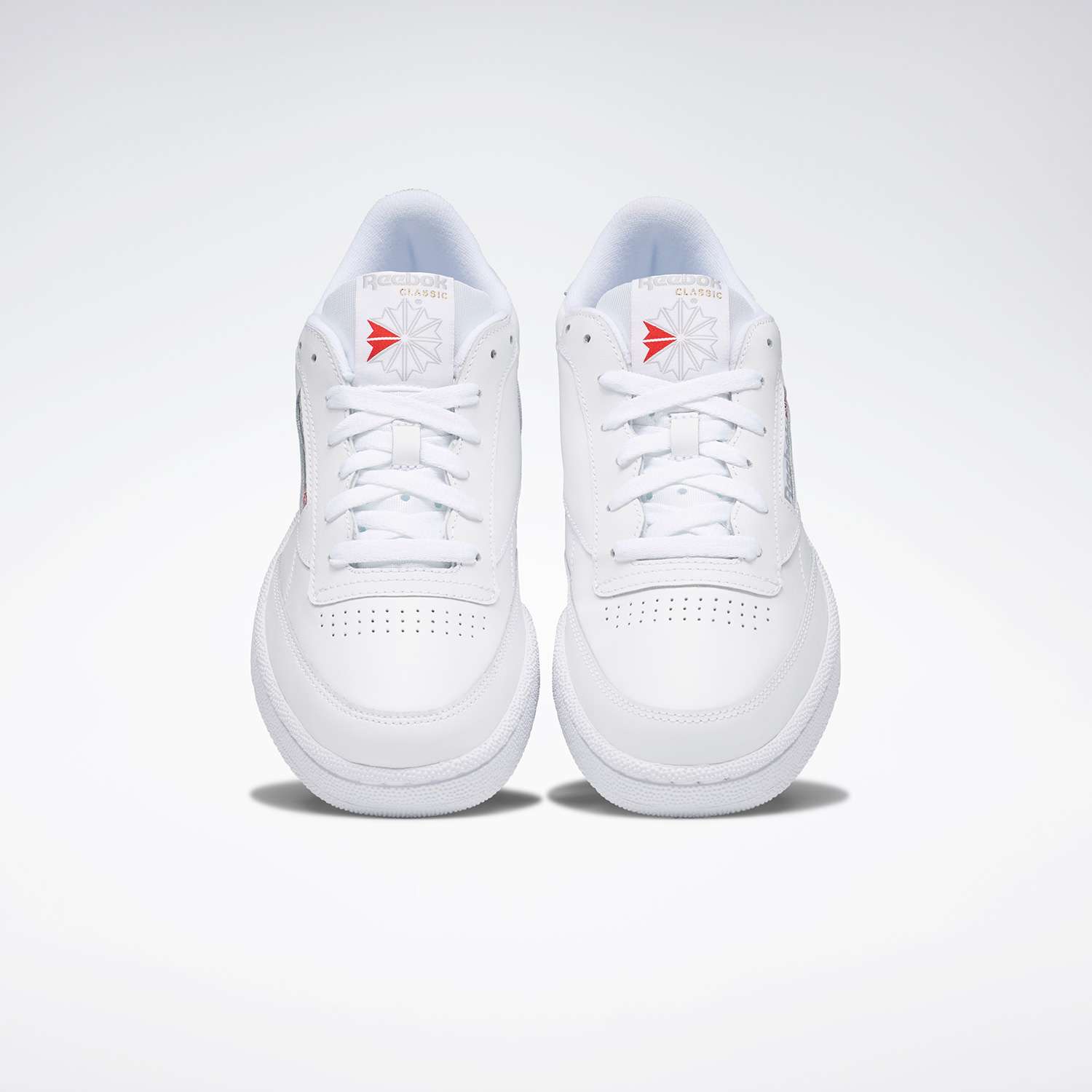 Un estilo sencillo significa que estos tenis de cuero flexible combinan con todo. Porque a veces no tienes que decir nada para hacer una declaración. image number 4