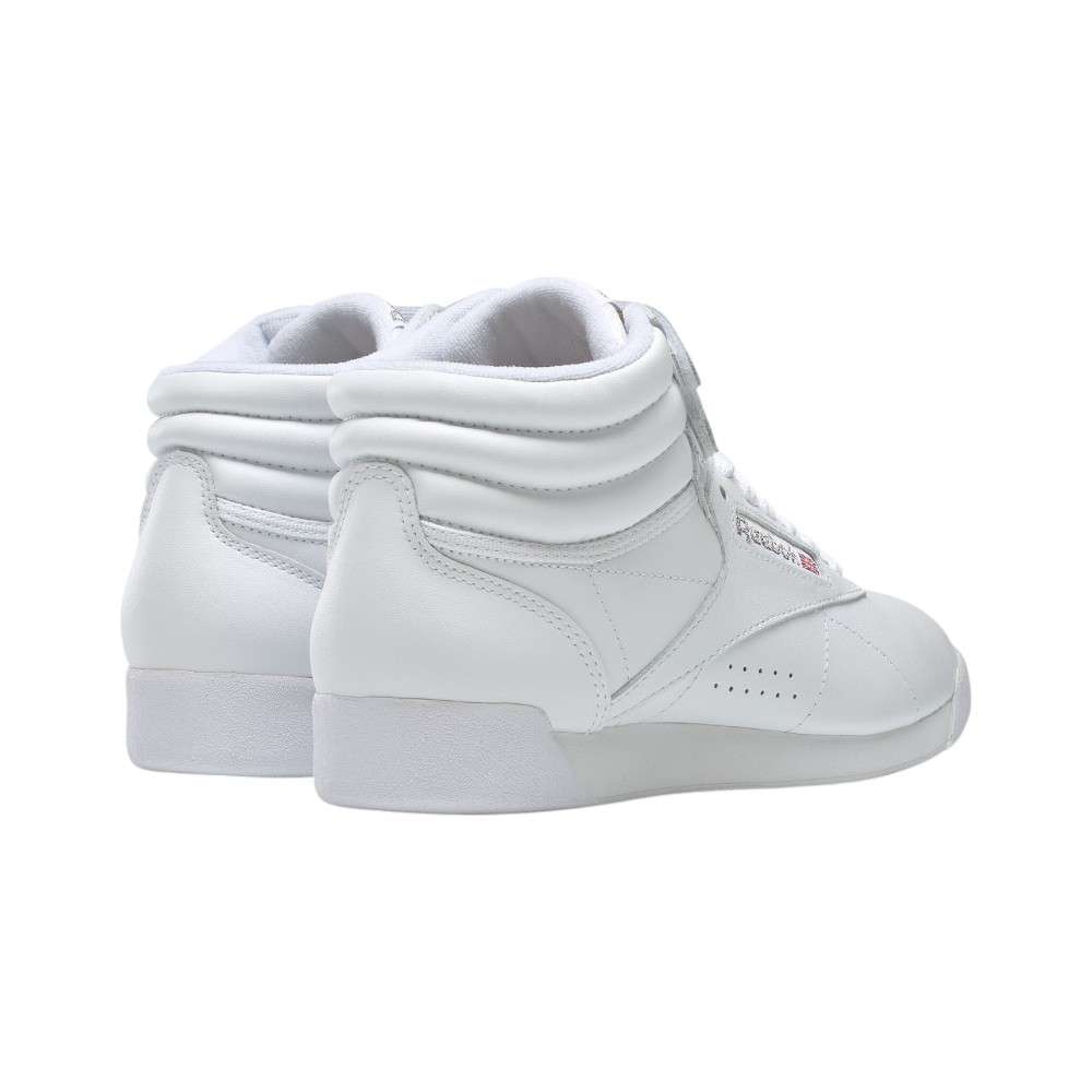A la última, en tendencia y de moda: descubre nuestra popular silueta Freestyle Hi en colores atemporales.
